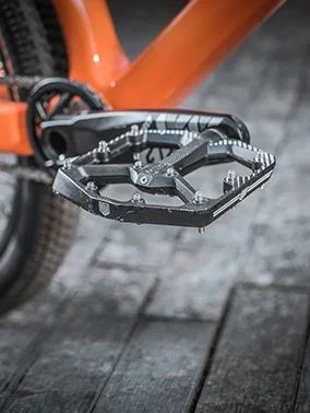 Cyklistické pedále a zarážky